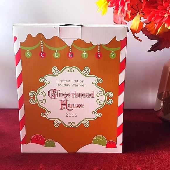 NIB.2015 Scentsy Limited Edition Ginger Bread House. Scentsy Warmer and Ornament - Picture 2 of 13